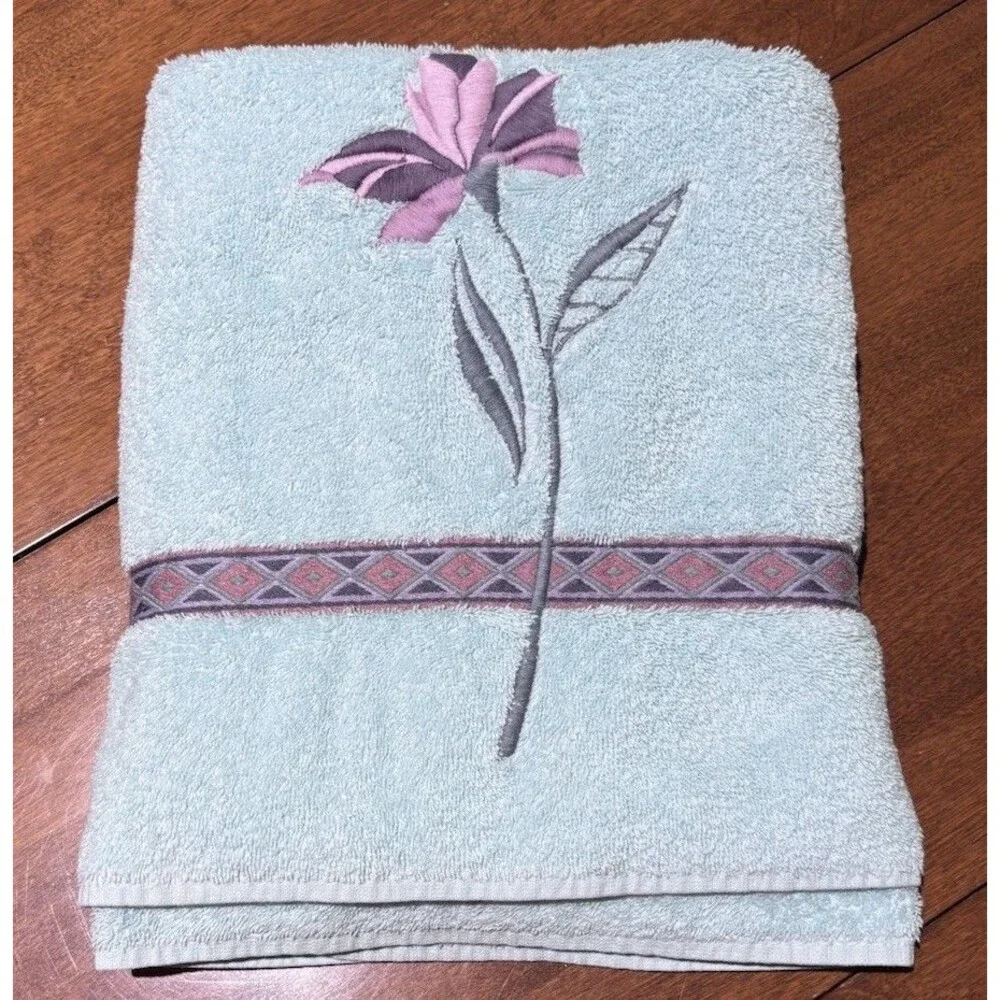 Saturday Knight Ltd Vintage Bath Towel 47X25” Sea Foam Teal Floral Embroidered